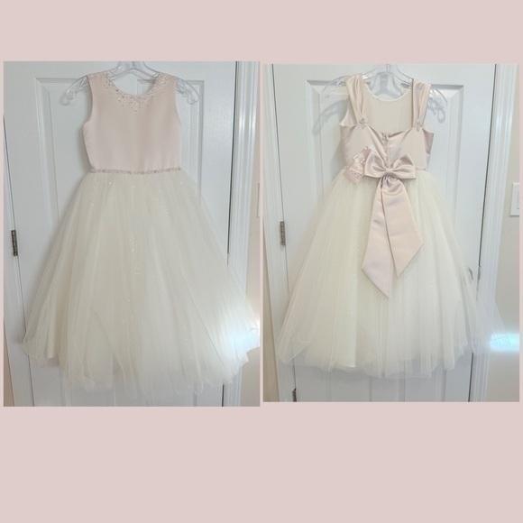 Joan Calabrese Other - Stunning Joan Calabrese for Mon Cherri Flower Girl Dress in Ivory/petal size 7